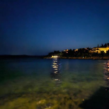 Apartmani Ivankovic Karlobag Exteriör bild
