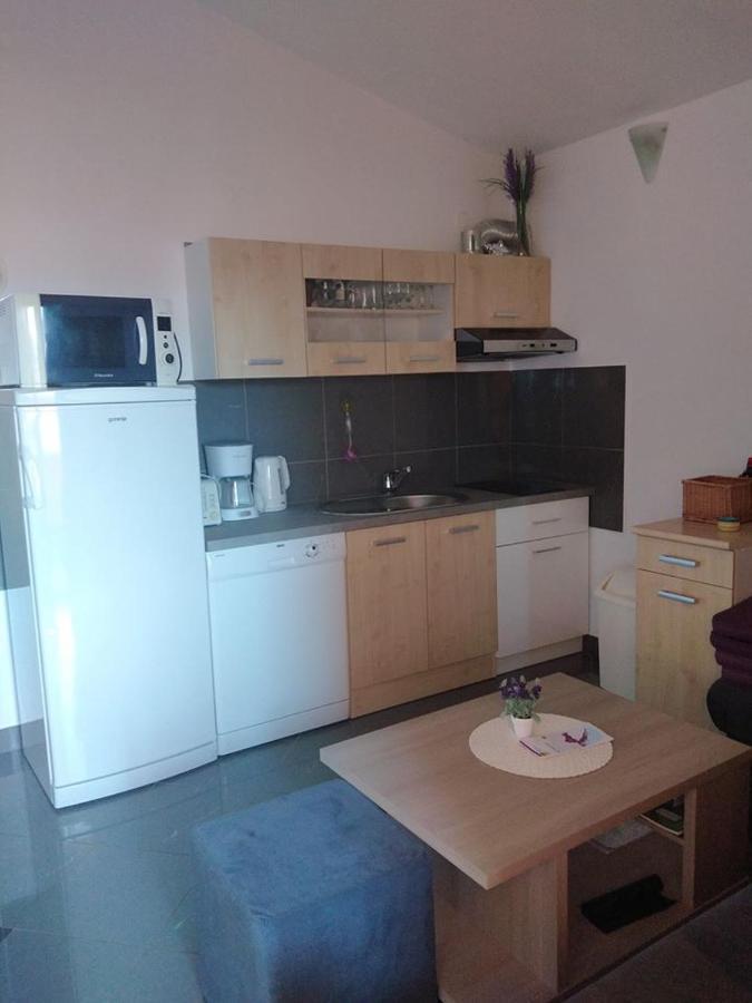 Apartmani Ivankovic Karlobag Exteriör bild