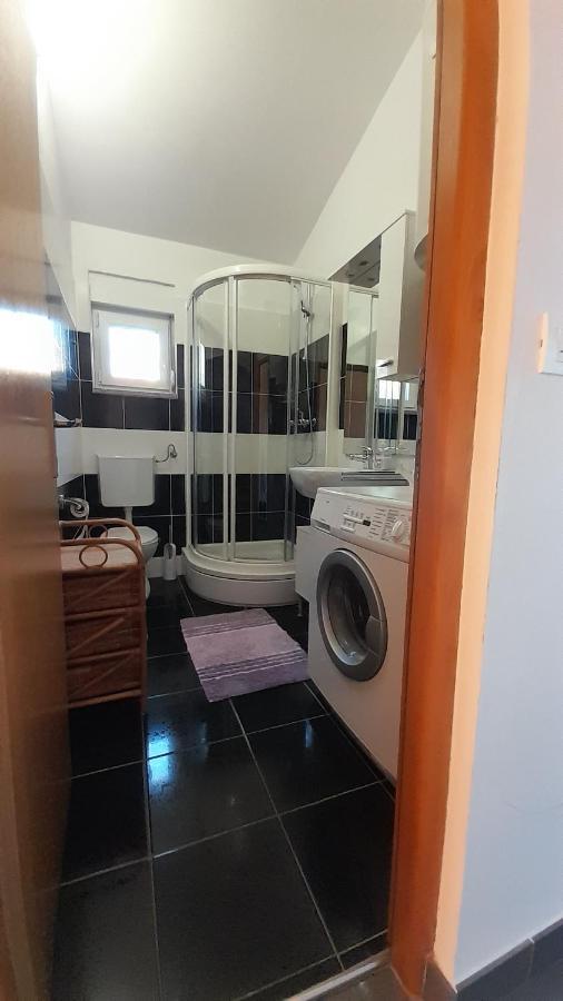 Apartmani Ivankovic Karlobag Exteriör bild