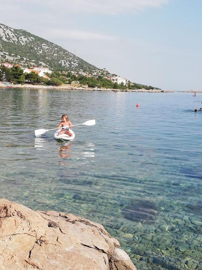 Apartmani Ivankovic Karlobag Exteriör bild
