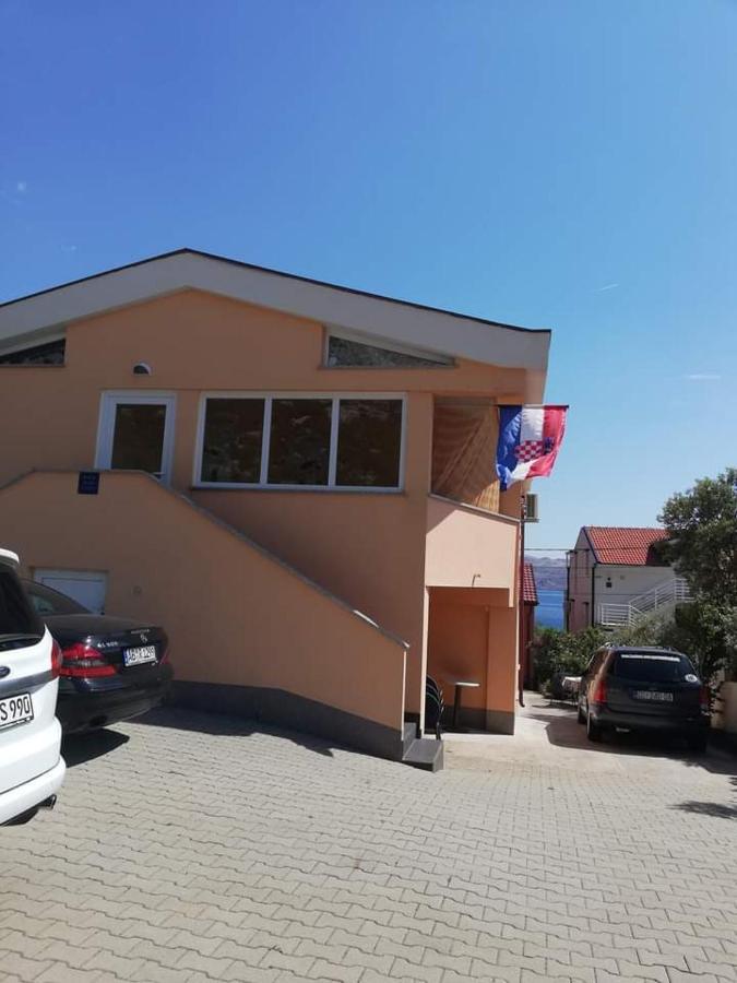 Apartmani Ivankovic Karlobag Exteriör bild