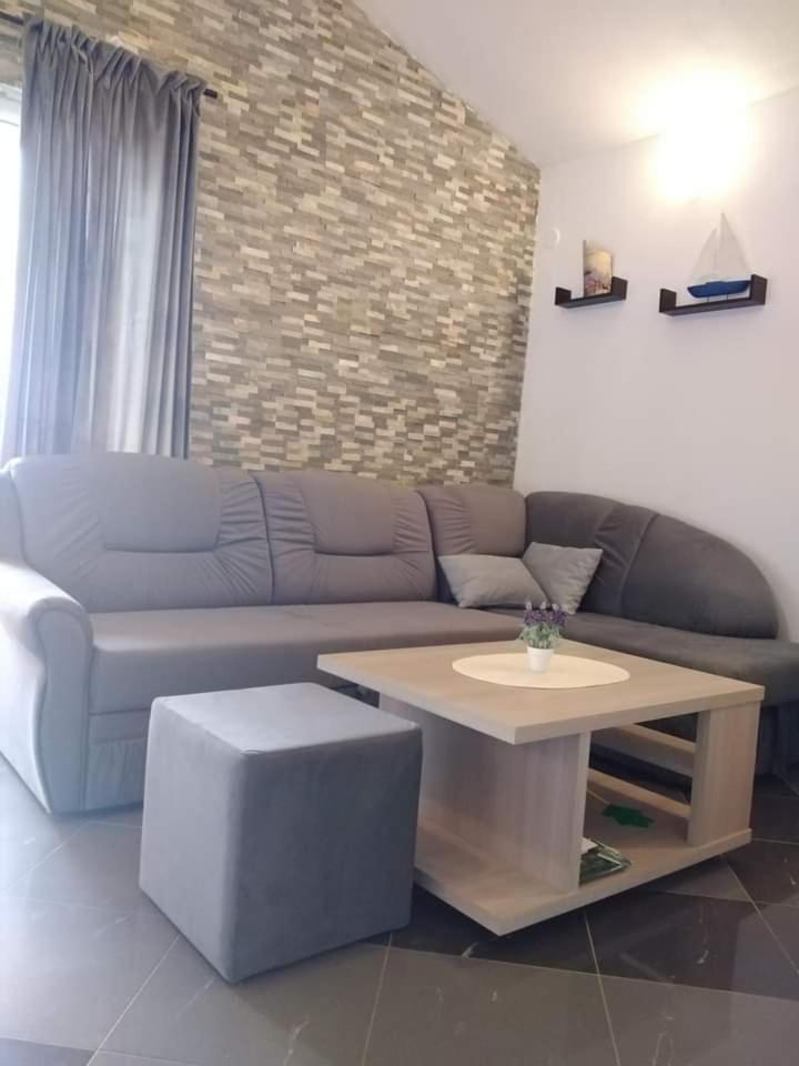 Apartmani Ivankovic Karlobag Rum bild