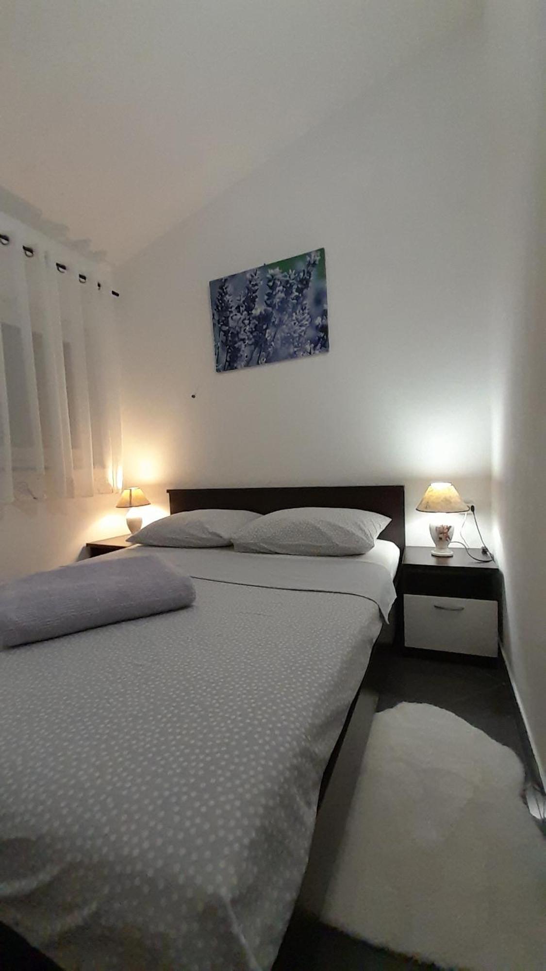 Apartmani Ivankovic Karlobag Rum bild